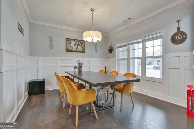 Building Photo - 405 Lakeview Way