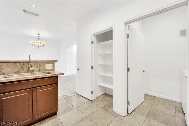 Building Photo - 8725 W Flamingo Rd