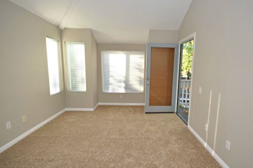 Building Photo - Gorgeous 2 Bedroom/2 Bathroom Condo with L...