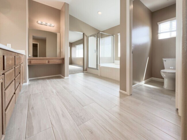 Building Photo - AVAILABLE NOW! 5 Bedroom, Cut-DeSac Home for Rent in a Beautiful, Murrieta Community!