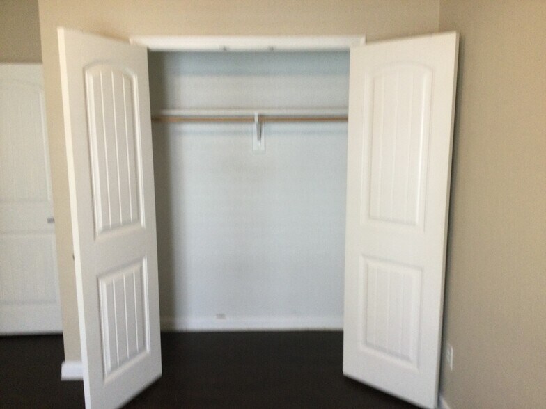 Building Photo - 1201 Hampton Bay Dr