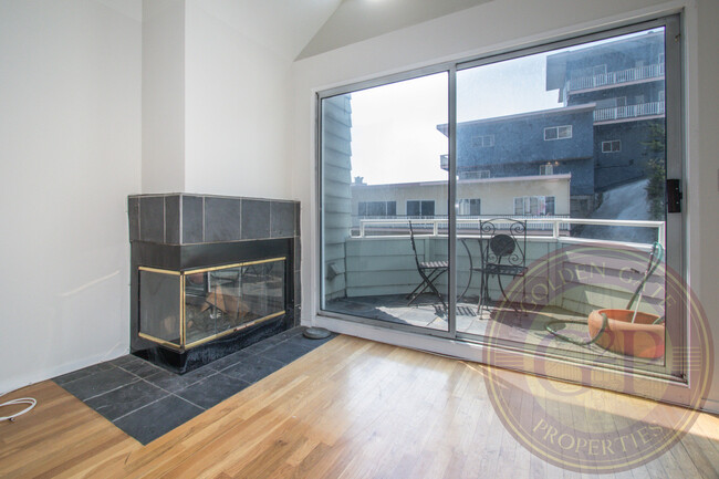 Building Photo - Corona Heights - 3 BR, 2.5 BA Condo 1,586 ...