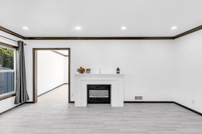 Building Photo - 2201 Manning Ave