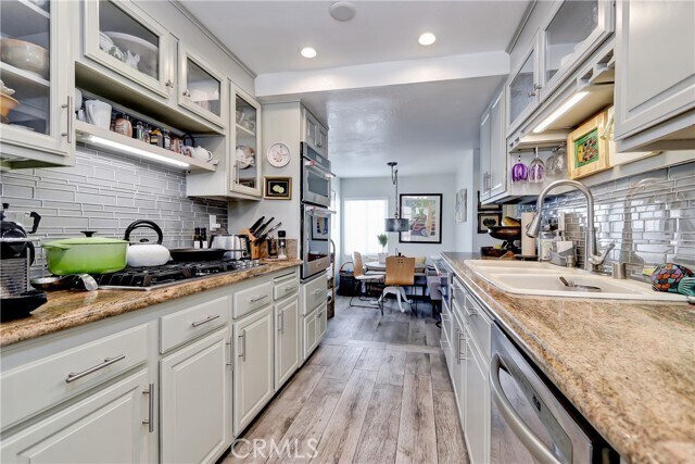 Building Photo - 425 S Catalina Ave