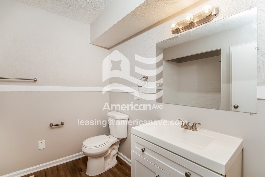 Building Photo - 724 W Royal St