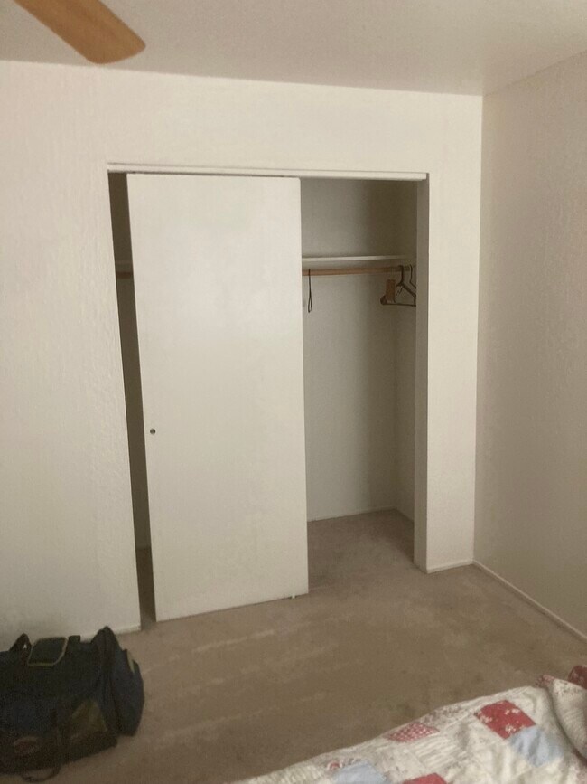 Building Photo - 960 Arrowhead Dr