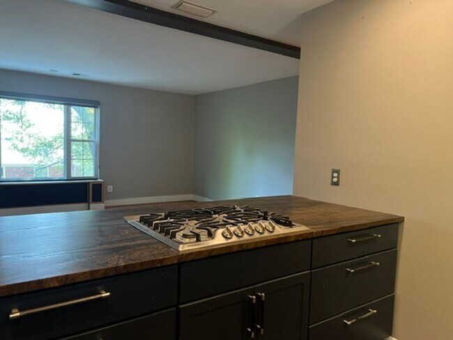 Building Photo - 209 Burgess Ave