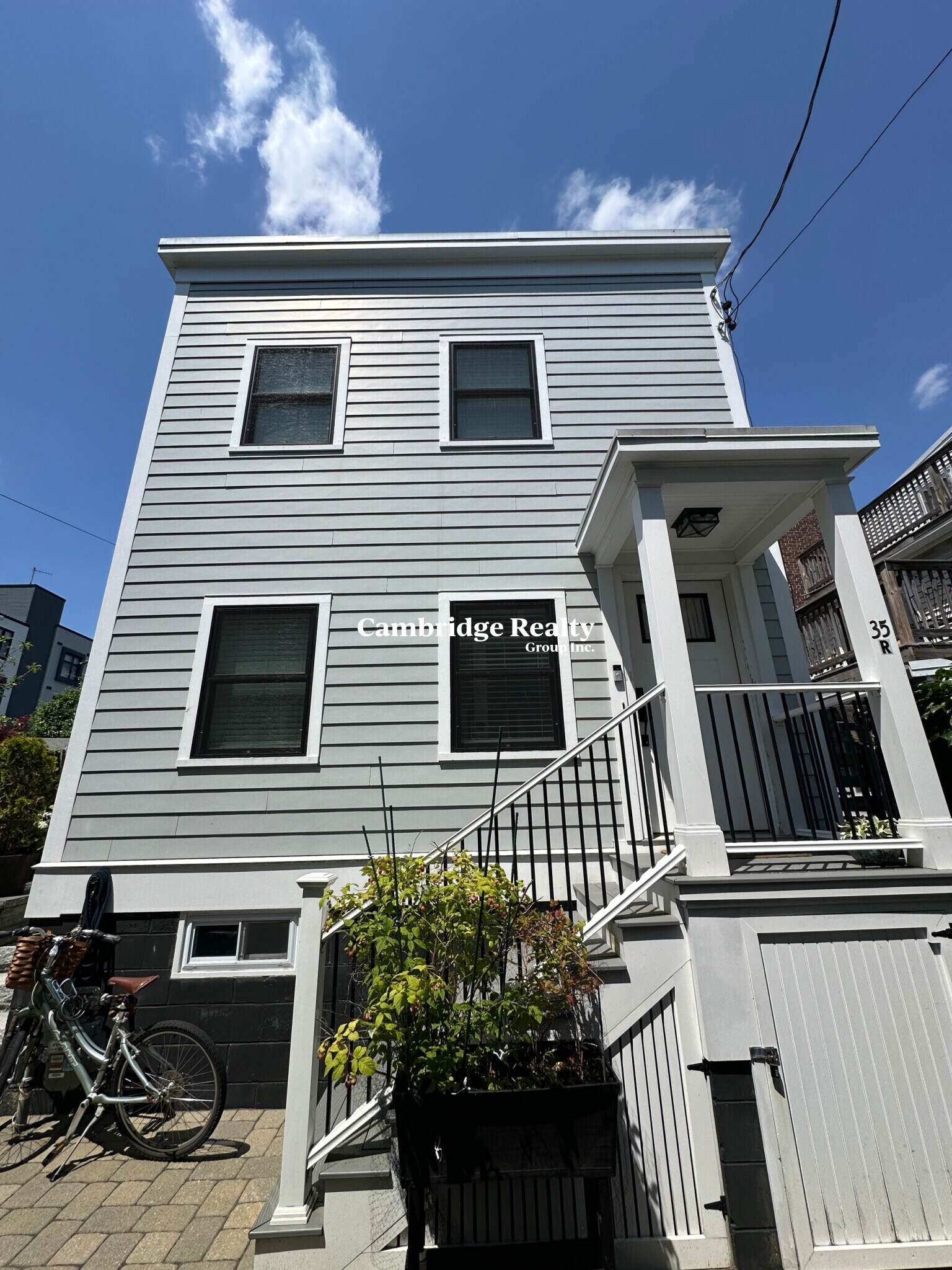 Building Photo - 35 Porter St