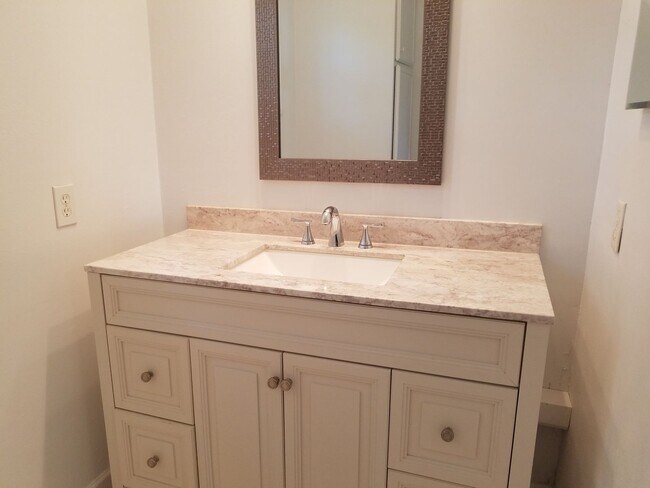 Building Photo - 7220 Poinciana Dr