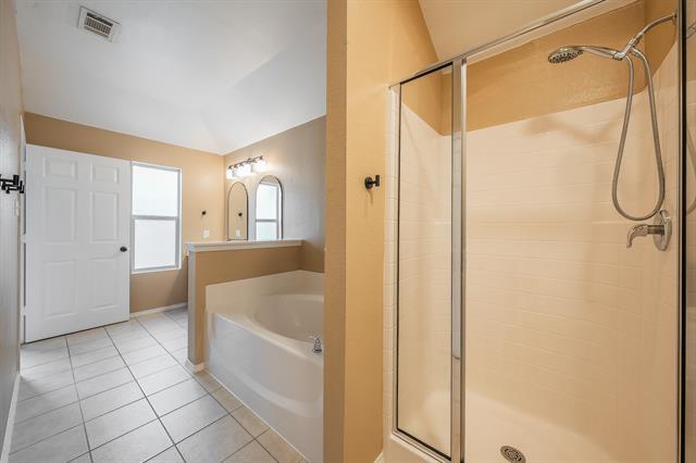 Building Photo - 1906 Beach Dr