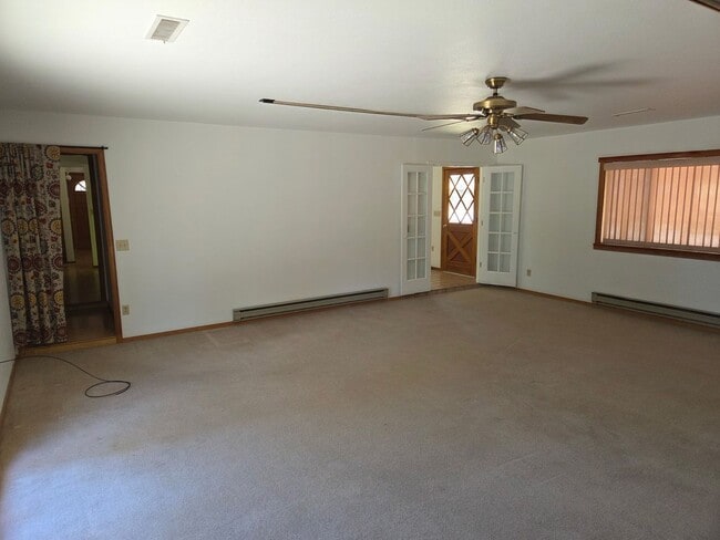 Building Photo - **LEASE PENDING Idyllic Ranch style Home O...
