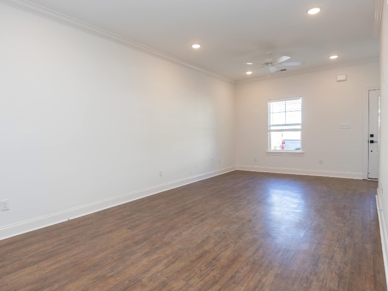 Building Photo - 637 Cottage Grv Cir