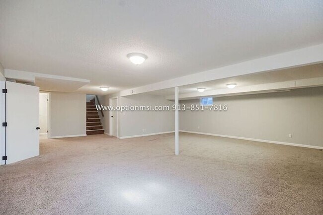 Building Photo - Fantastic four-bedroom ranch in the heart ...
