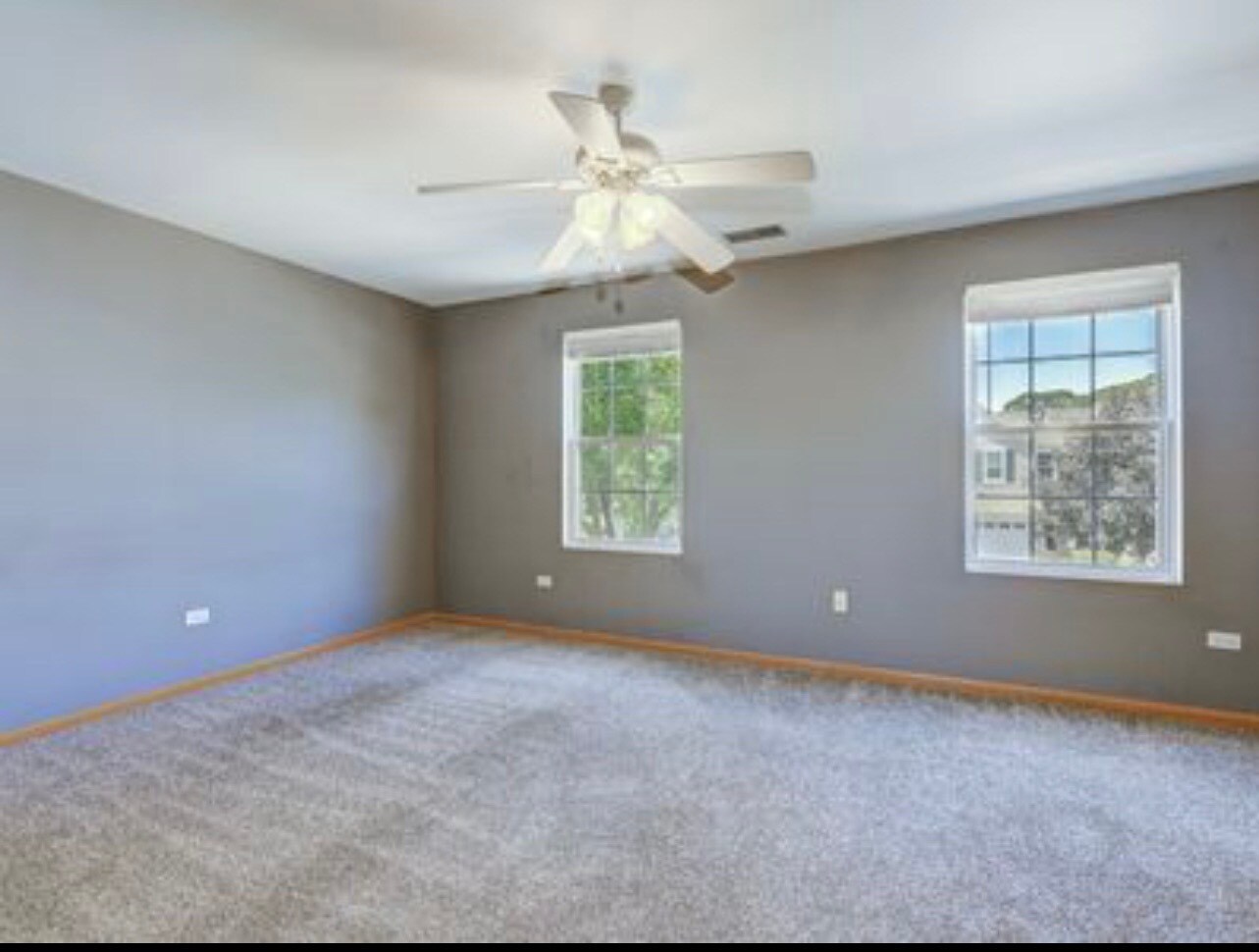 Building Photo - 2444 Oak Tree Ln