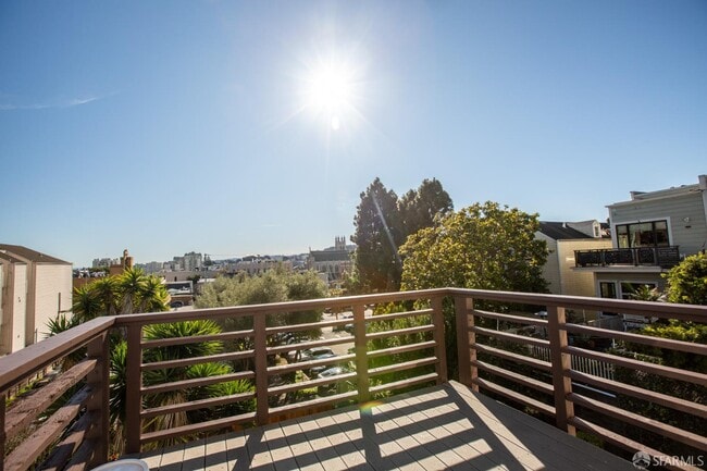 Building Photo - 2555 Sacramento St