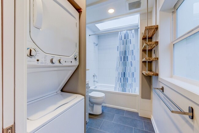 Building Photo - A Fresh, Open Home for a Relaxed Life by the Lake