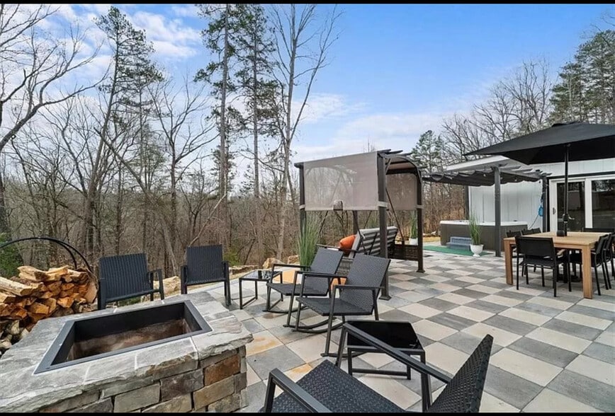 Building Photo - 22 Deer Path