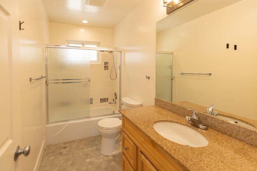 Building Photo - 409 Portofino Dr