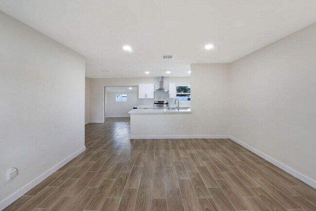 Building Photo - 710 Cayuga St