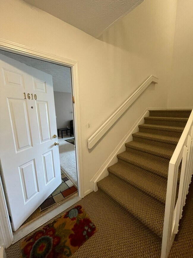 Building Photo - Two Bedroom with an Office | Flexible Move-in Date