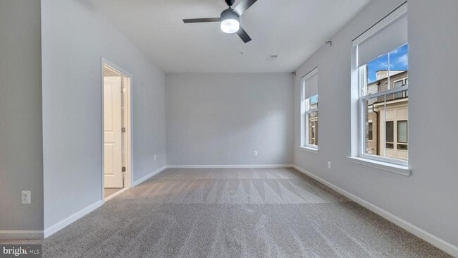 Building Photo - 513 Riversail Ln