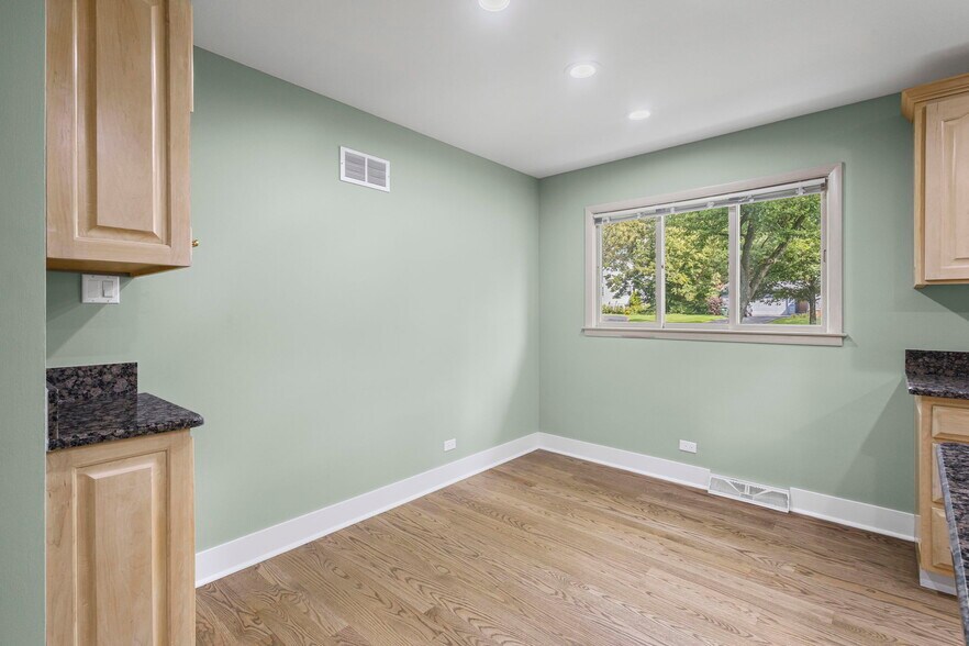 Building Photo - 2712 2nd Private Rd