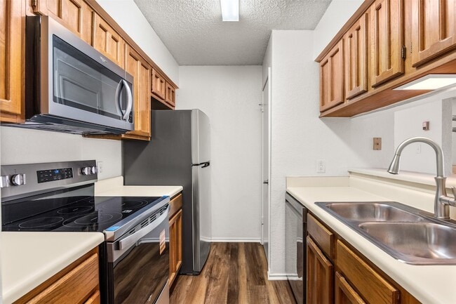 Building Photo - 1202 Thorpe Ln