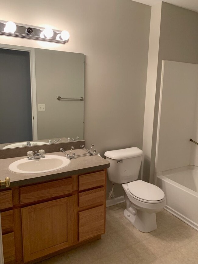 Building Photo - BEAUTIFUL SPACIOUS 2 BEDRM, 2 BATH CONDO W/ATTACHED GARAGE