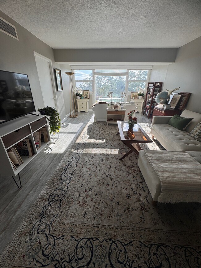 Building Photo - 33 S Gulfstream Ave