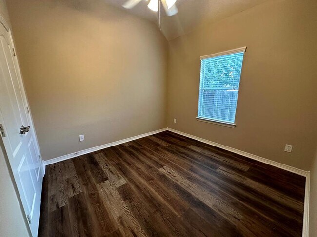 Building Photo - 2047 Lulach Ln
