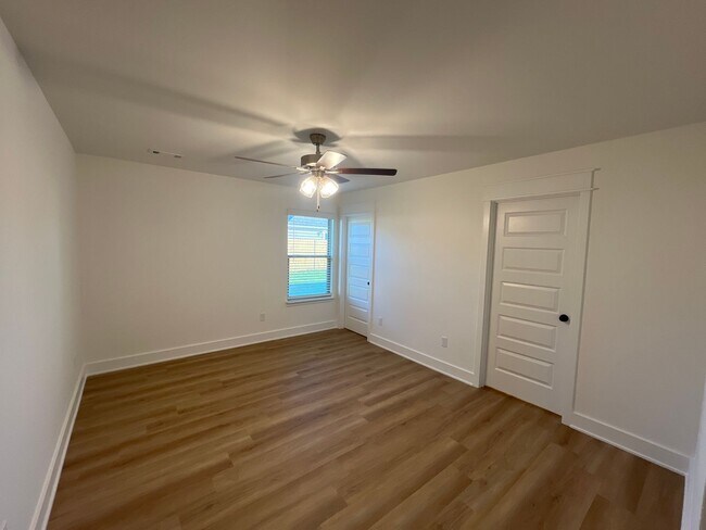 Building Photo - Your Dream Home Just Hit the Market – Don’t Miss Out!