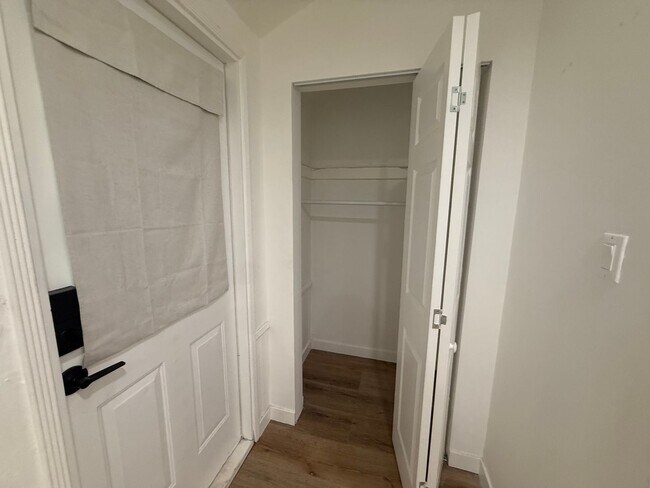 Building Photo - 3B2B House in Toluca Lake/NoHo