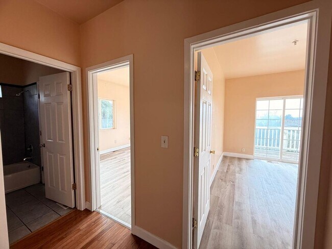 Building Photo - 8027 Ney Ave