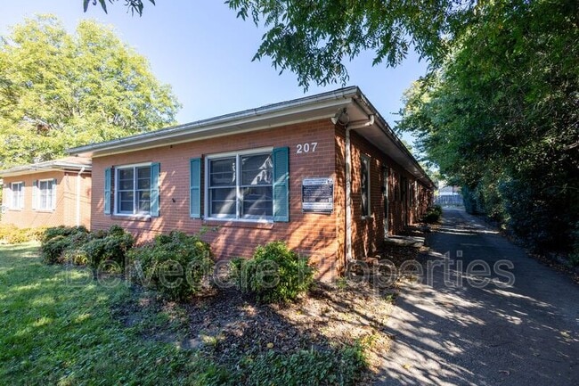 Building Photo - 207-1 Leftwich St