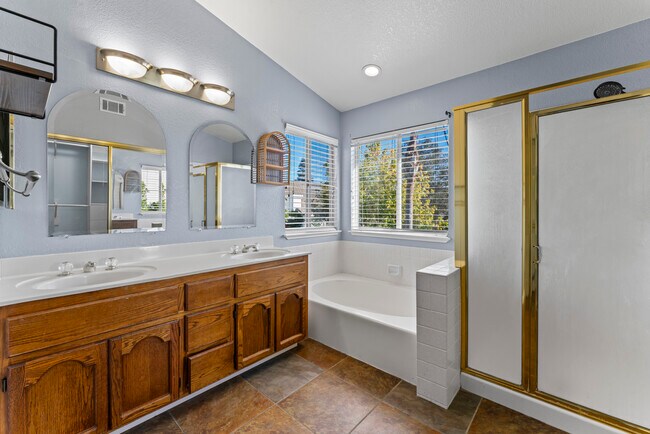 Building Photo - 2126 Sunhaven Ct