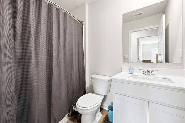 Building Photo - 265 Lauritsen Way