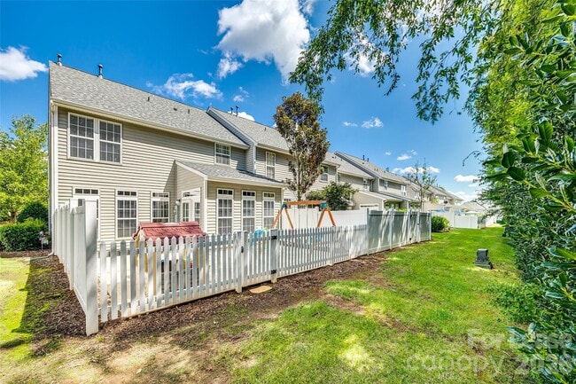 Building Photo - 928 Kite Dr