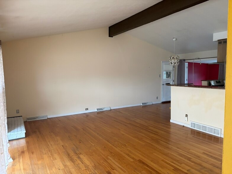 Tall Ceilings - 2545 Teller St