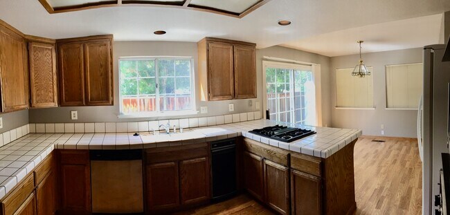 Building Photo - 637 Tami Way