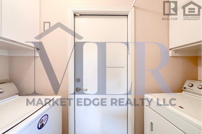 Building Photo - 4Bed/2Bath Home In Glendale w/Golf Course ...