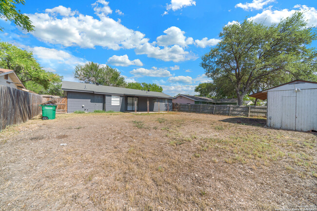 Building Photo - 4851 Castle Arms Dr