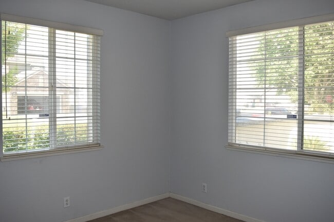 Building Photo - 870 Alabaster Ct