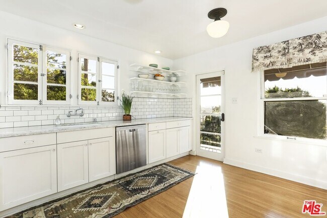 Building Photo - 2071 Escarpa Dr