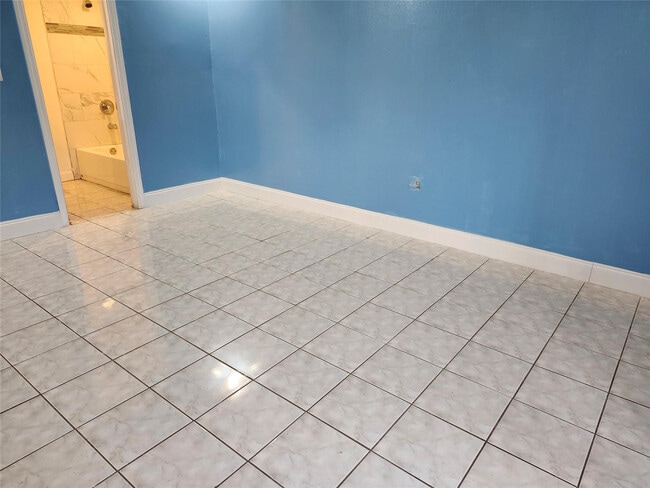 Building Photo - 2944 E Missionwood Ln