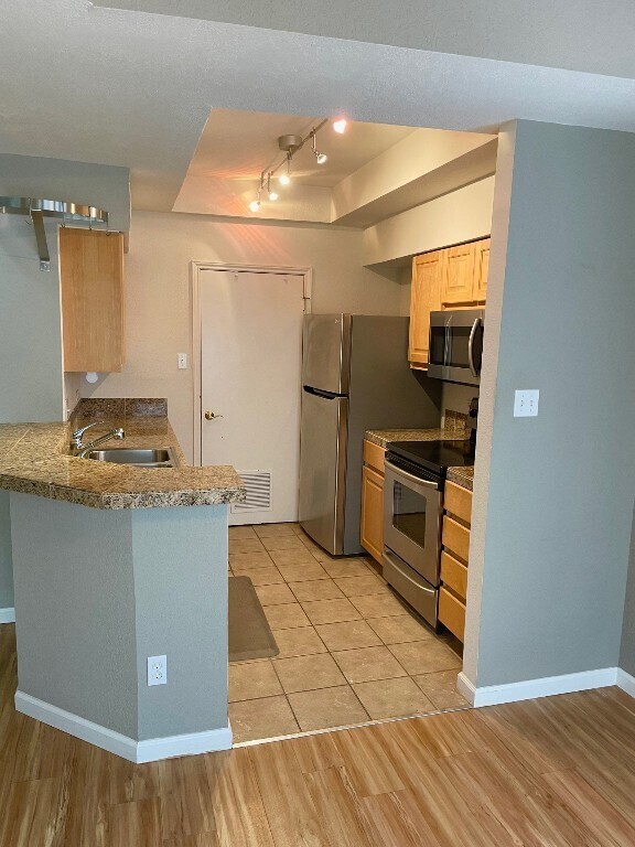 Building Photo - 4711 Spicewood Springs Rd