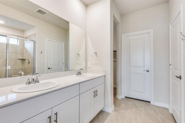 Building Photo - 203 Whitlow Dr