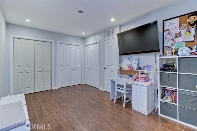 Building Photo - 1650 Iowa St