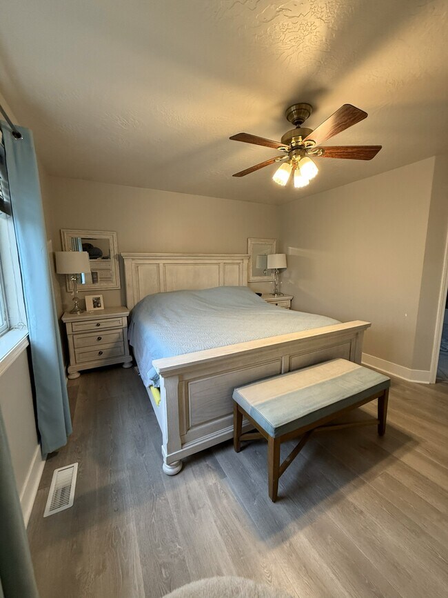 Building Photo - 443 NW Sandpiper Ave