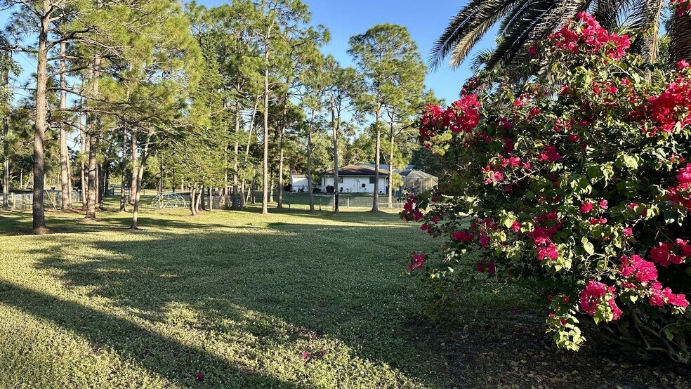 Building Photo - 12816 67th St N