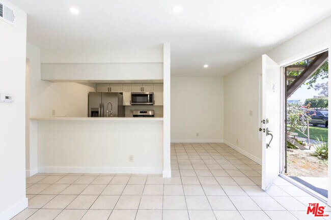 Building Photo - 2345 Highbury Ave